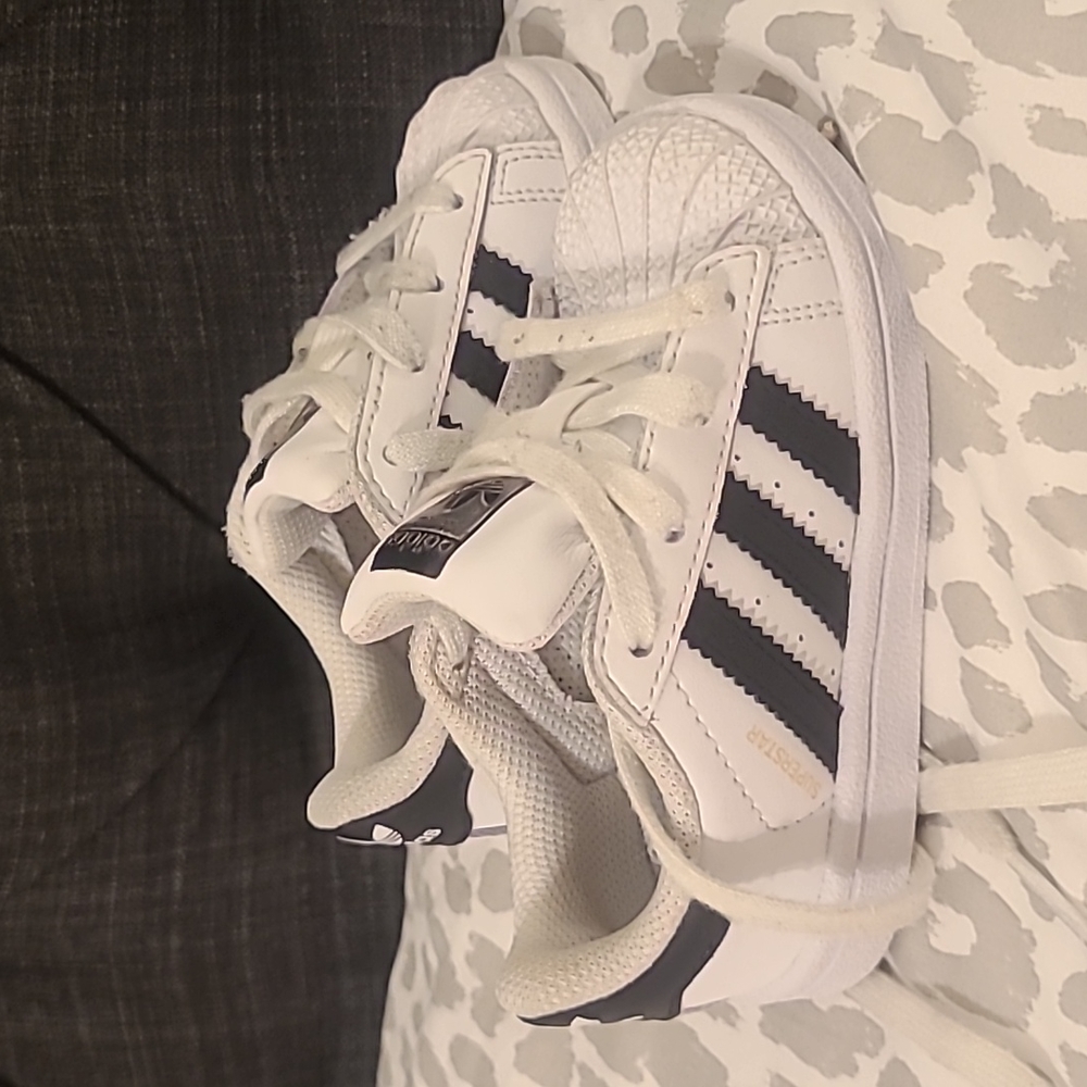 Adidas superstars toddler sz 6 shoes.
